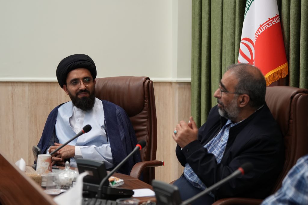 از تضعیف نقش‌های خانوادگی تا بازتعریف هویت زن مسلمان در فضای مجازی