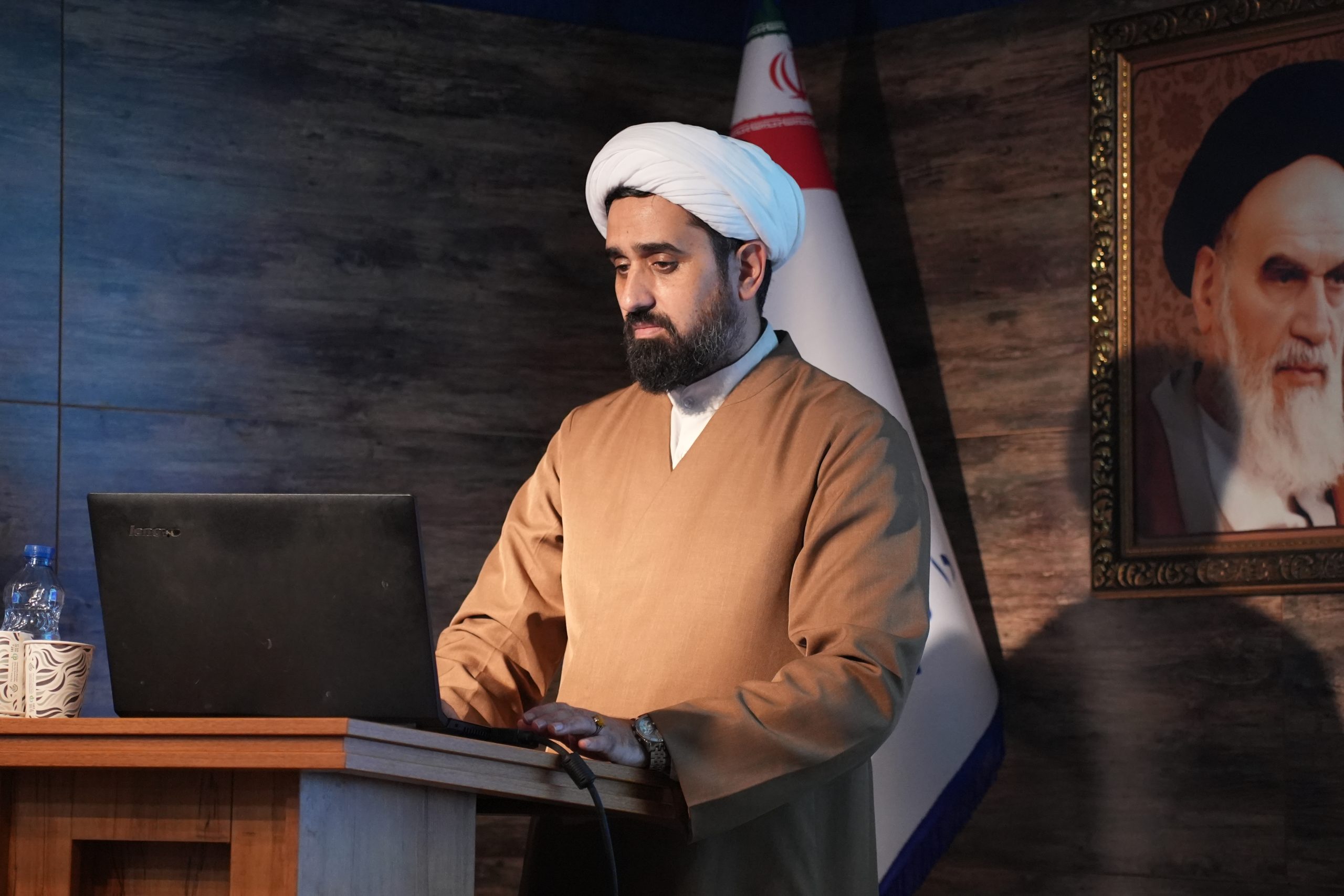 نشست «ارائه و تحلیل گزارش زیست مجازی ایرانیان» در دانشگاه باقرالعلوم‌(ع)